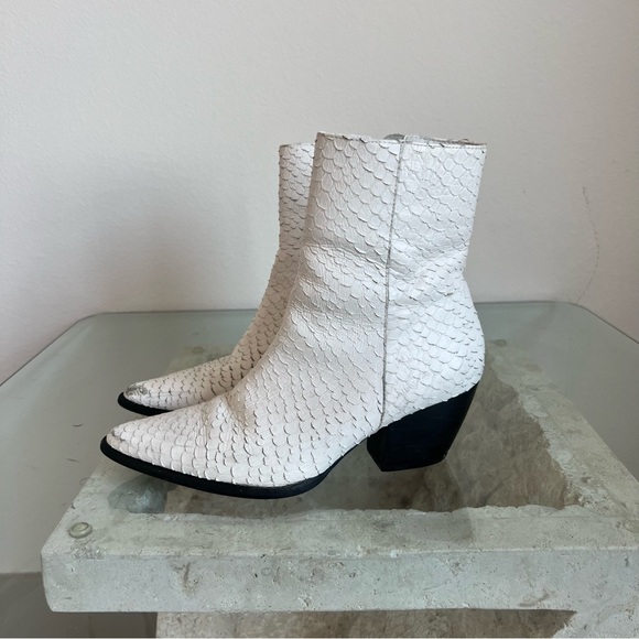 Matisse Shoes - Matisse White Caty bootie